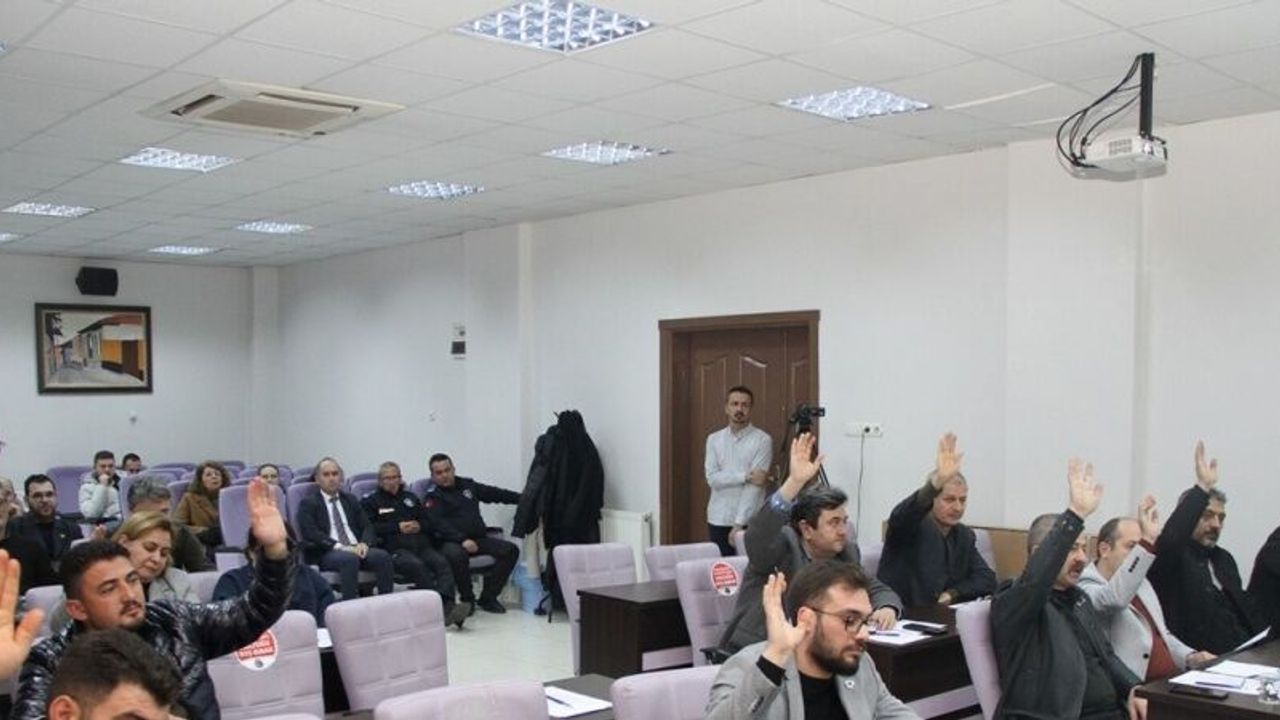 ’Ret’ oyları havada uçuştu, Kula Meclisi’nden karar çıkmadı