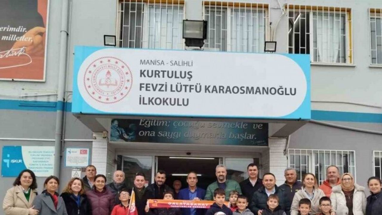 Salihli’de Galatasaraylı taraftarlardan eğitime spor malzemesi desteği