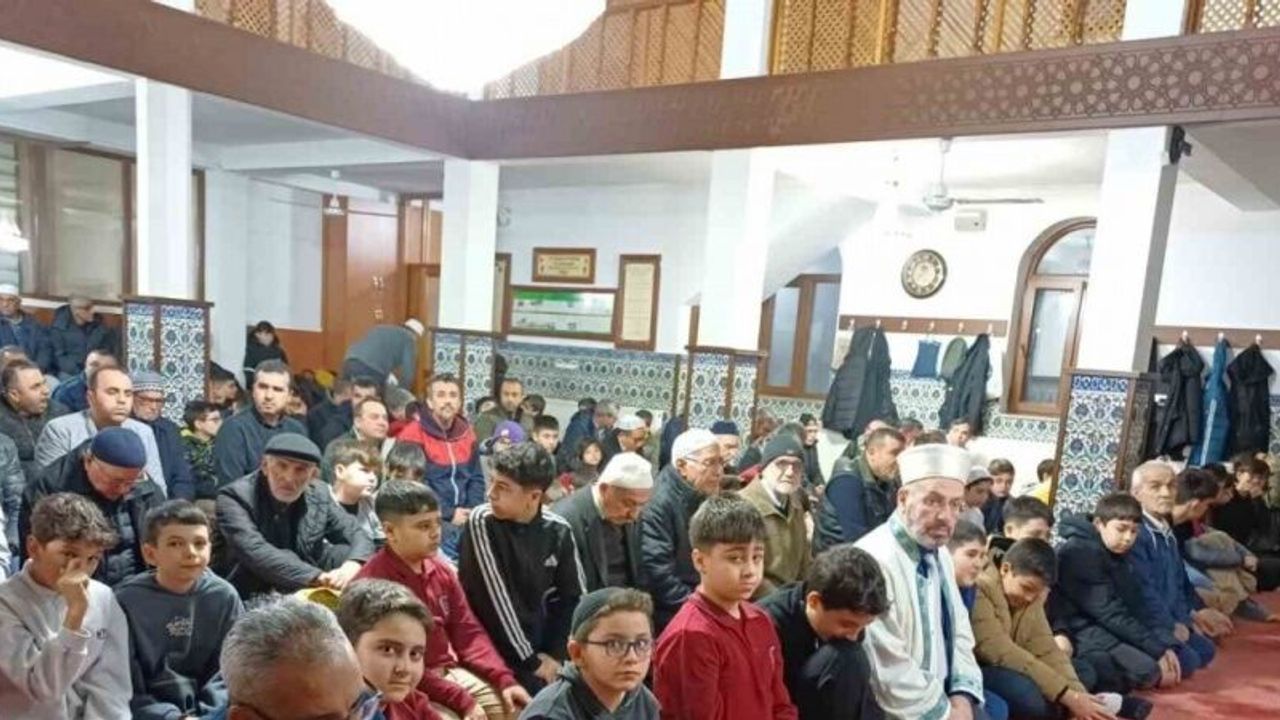 Salihli’de sabah namazı buluşması yoğun ilgi gördü