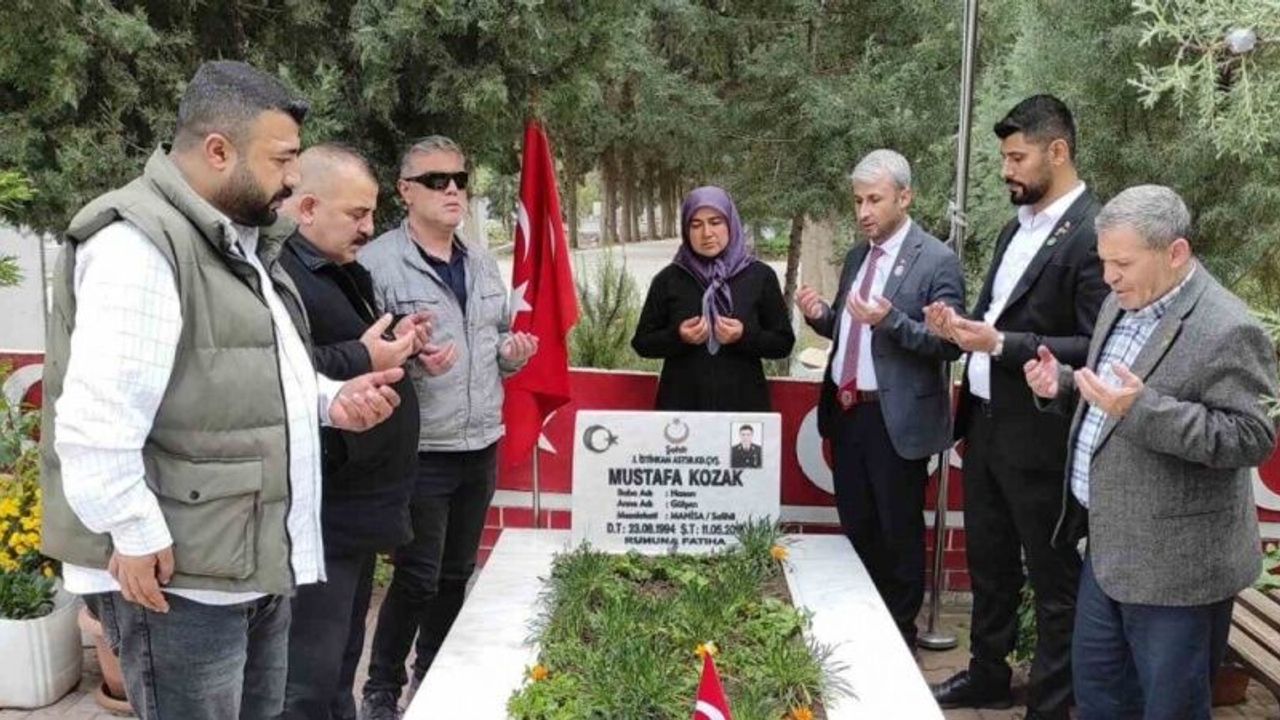 Şehit Mustafa Kozak’ın annesi Gülşen Kozak’ı duygulandıran ziyaret