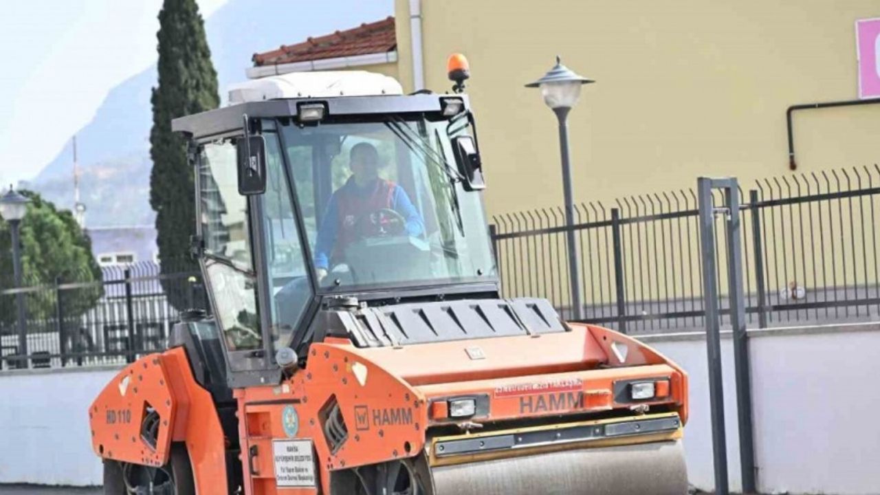 Büyükşehirden hastane otoparkına 2 bin ton sıcak asfalt