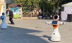 Zeybek oynayan robotlar Bilim Şenliği’nde ilgi topladı