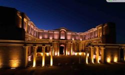 Paranın ilk basıldığı Sardes Antik Kenti artık gece de parlıyor