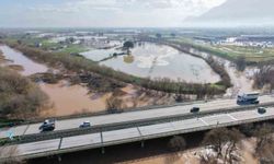 Adımla geçilen nehir taştı