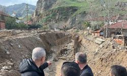 Alaşehir’de selin vurduğu yollar onarılıyor