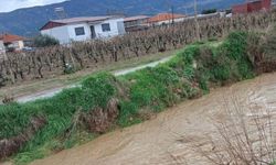Sağanak yağış Sarıgöl’de kuruyan dereleri canlandırdı