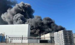 Oyuncak fabrikasında çıkan yangın korkuttu