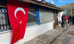 Şehit pilotun İzmir'deki evinde yas