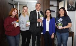 BAŞKAN ŞİMŞEK’TEN KADIN PERSONELE 8 MART ÇİÇEĞİ