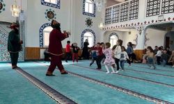 Hisarcık'ta 4-6 yaş Kur'an Kursu öğrencilerine Hacivat ve Karagöz gösterisi