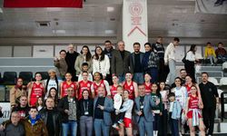 Manisa'nın tek kadın basketbol takımı zirve takibini sürdürüyor