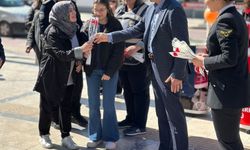 Salihli'de kadına yönelik şiddete karşı bilgilendirme stantları kuruldu