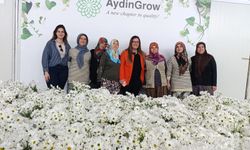 SİMAV’DA DÜNYA KADINLAR GÜNÜ SEBEBİYLE 35 BİN ÇİÇEK DAĞITIMI YAPILDI