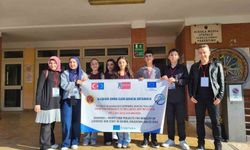 Alaşehirli öğrenciler İtalya'da Türkiye'yi temsil etti