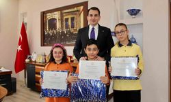 Hisarcık'ta 'Kitap kurdu' öğrencilere Kaymakam Atam'dan ödül