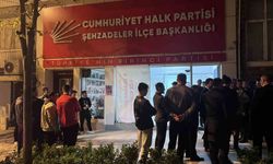 Manisa'da iş vaadi öfkesiyle CHP binasının camlarını kırdı