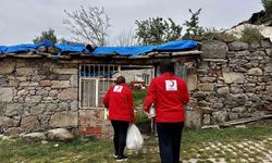 Türk Kızılay Manisa, 3 mahallede gıda kolisi dağıttı