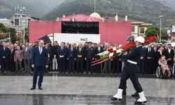 Manisa’da 103. Yıl Gururu: İlk Tören Cumhuriyet Meydanı’nda Düzenlendi