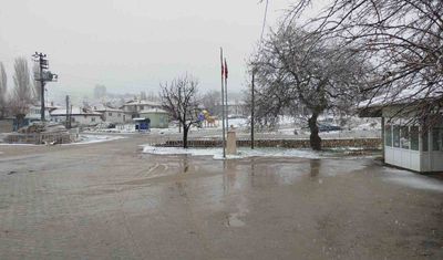 Buldan'ın yüksek kesimlerinde kar yağışı etkili oldu