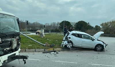 Akhisar'da OSB kavşağında trafik kazası: 1 yaralı