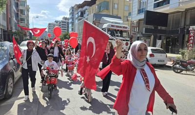 Minik öğrenciler 3 tekerlekli bisikletleriyle kaymakamlığı ziyaret etti