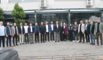 MHP'den Yunusemre'ye Çarpıcı Suçlamalar: "İhaleler Aynı Firmalara Gitti, İmarda Eşitsizlik Var"