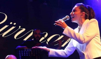 Öykü Gürman söyledi vatandaşlar eşlik etti