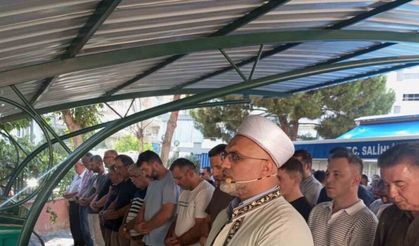 İzmir’de kazada hayatını kaybeden çift Manisa’da toprağa verildi