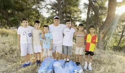 Orman yangınından etkilendiler, çöpleri toplayarak büyüklerine örnek oldular