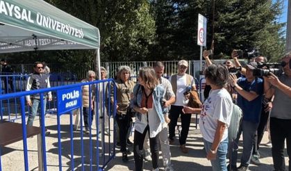 Sanıkların rahat tavırları ve ifadeleri, mağdur ailelerini sinir krizine soktu