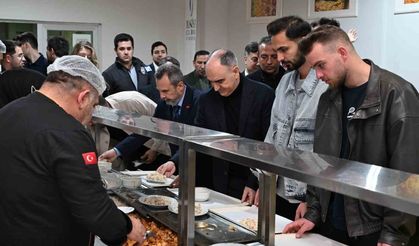 Vali Özkan Manisa CBÜ'lü öğrencilerle iftarda buluştu