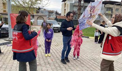 Alaşehir'de Romanlar Günü uçurtma şenliğiyle kutlandı