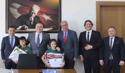 En çok kitap okuyan öğrencilere 'teşekkür' belgesi verildi