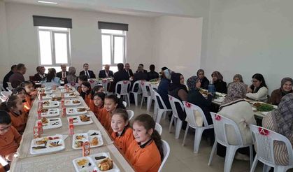 Hisarcık Atatürk İlkokulunda'Aile Yılı' teması kapsamında okul-aile kahvaltı etkinliği