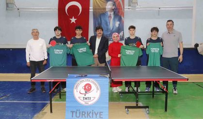Türkiye üçüncüsü Menteşe Anadolu Lisesine federasyondan tenis masası