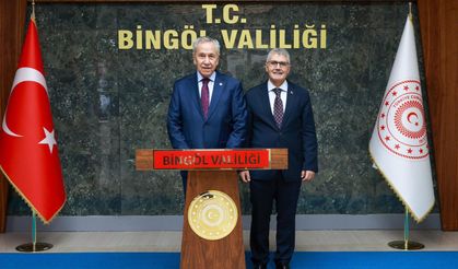 BÜLENT ARINÇ BİNGÖL ÜNİVERSİTESİ’NDE ÖĞRENCİLERLE BULUŞTU