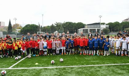 YUNUSEMRE'DE 29 EKİM COŞKUSU FUTBOLLA TAÇLANDI
