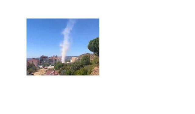 Demirci’de kısa süreli oluşan hortum cep telefonu ile görüntülendi