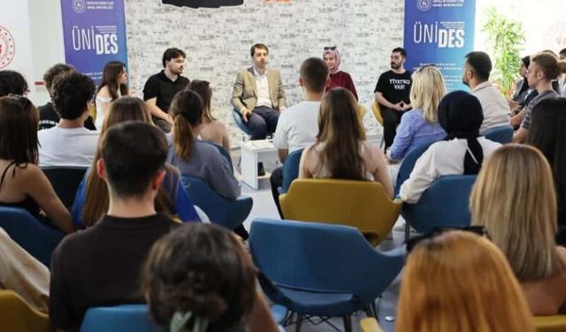 Gençlik Hizmetleri Genel Müdürü Efendioğlu, Manisa’da gençlerle buluştu