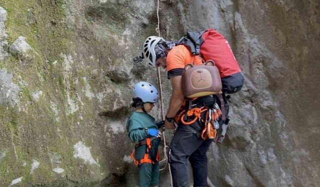 4 yaşındaki Yusuf 350 metrelik Darkale Kanyonu’nu geçti