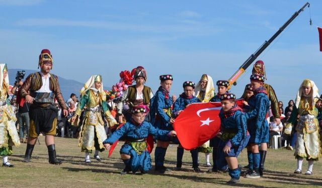 Aşağıçobanisa’da Yapılan Keşkek ve Cirit Festivalinde Manisalılar Cirit ve Keşkeğe Doydu