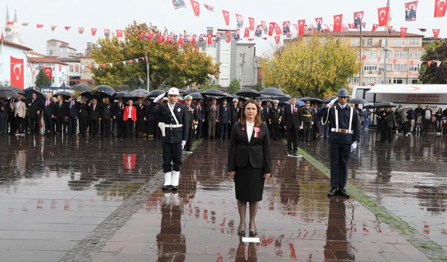 Bartın Valisi Nurtaç Arslan’dan yağmura rağmen örnek davranış