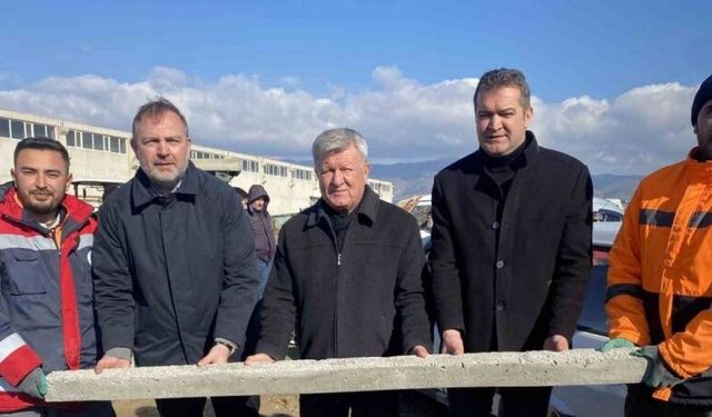 Alaşehir’de 350 üreticiye 3 bin 500 bağ direği hibesi