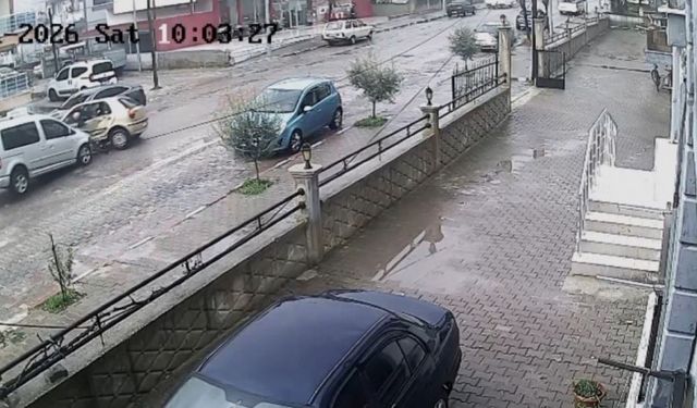 Dikkatsizlik kazayı beraberinde getirdi: 2 yaralı