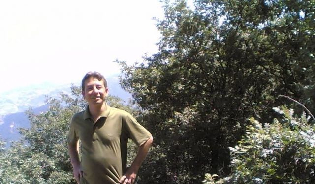 Halı sahada kalp krizi geçiren öğretmen hayatını kaybetti