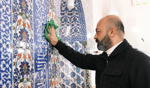 YUNUSEMRE’DE İBADETHANELER RAMAZAN’A HAZIRLANIYOR