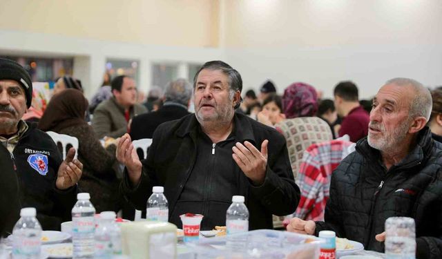 Aliağa'da ilk toplu iftar coşkusu