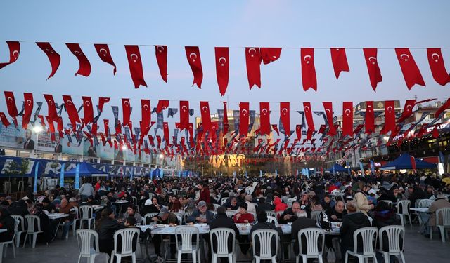 Aydın Büyükşehir Belediyesi Ramazan'ın bereketini kentin dört bir yanına taşıyor