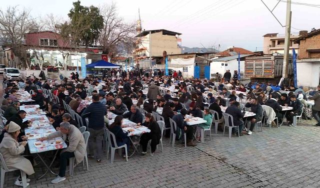 Başkan Çerçioğlu vatandaşları iftar sofrasında buluşturdu
