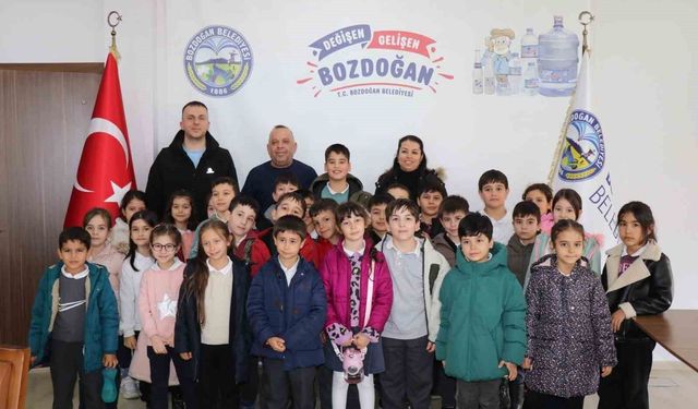 Başkan Özel, minik öğrencilerle bir araya geldi